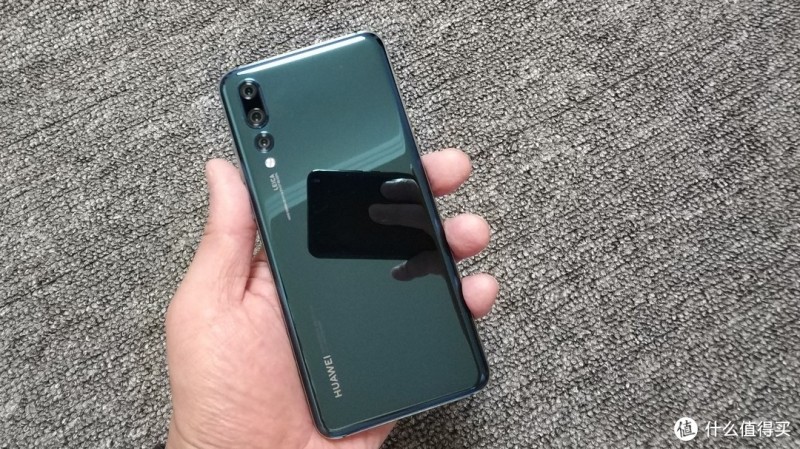 买相机送手机？—HUAWEI 华为 P20 pro 宝石蓝 智能手机 开箱及使用体验