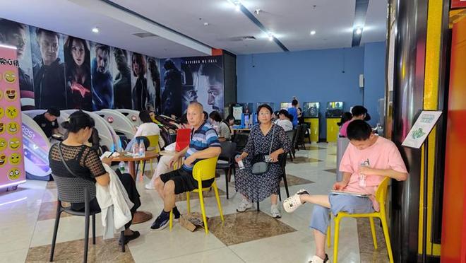 固安：暑期多元影片热映 观众尽享影院惬意时光